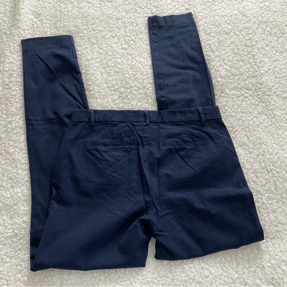 Gap women’s navy blue signature skinny pants, size 10 tall - Picture 4 of 8